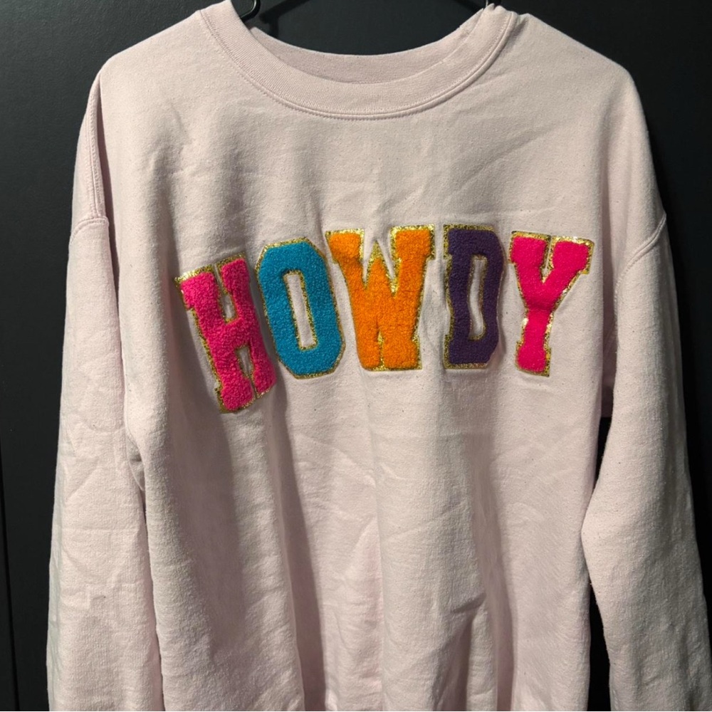 Gildan Women's Light Pink Crewneck with Colorful 'Howdy'